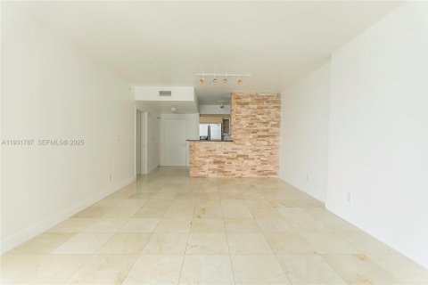 Condo in Miami, Florida, 1 bedroom  № 2052763 - photo 8
