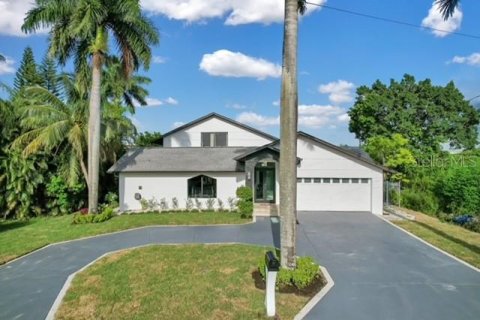 Casa en alquiler en Fort Myers, Florida, 4 dormitorios, 264.49 m2 № 1916483 - foto 2