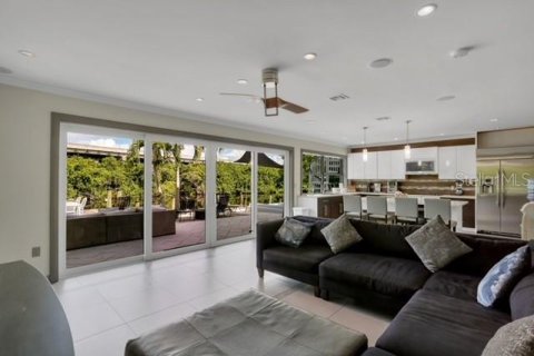 Casa en alquiler en Fort Myers, Florida, 4 dormitorios, 264.49 m2 № 1916483 - foto 17