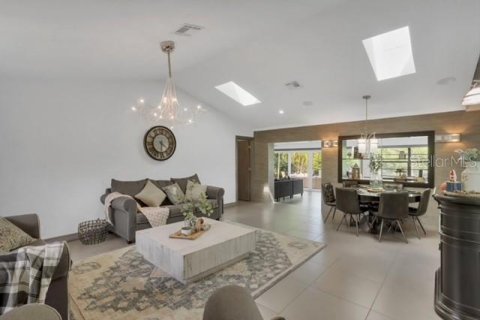 Casa en alquiler en Fort Myers, Florida, 4 dormitorios, 264.49 m2 № 1916483 - foto 15