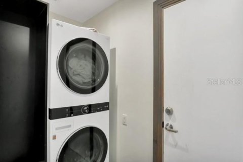 Casa en alquiler en Fort Myers, Florida, 4 dormitorios, 264.49 m2 № 1916483 - foto 6