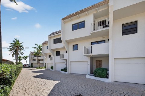Copropriété à vendre à Hillsboro Beach, Floride: 3 chambres, 264.21 m2 № 1979112 - photo 3