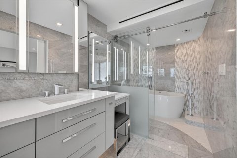 Copropriété à vendre à Hillsboro Beach, Floride: 3 chambres, 264.21 m2 № 1979112 - photo 30