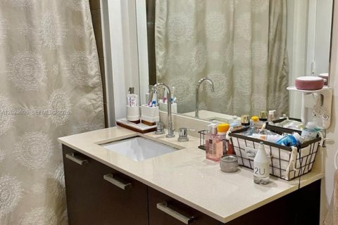 Condo in Miami, Florida, 1 bedroom  № 2168421 - photo 5
