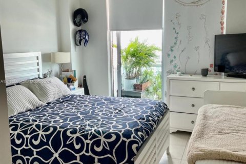 Condo in Miami, Florida, 1 bedroom  № 2168421 - photo 3