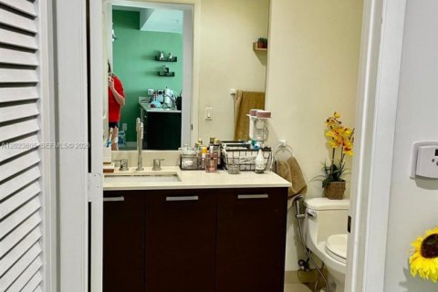 Condo in Miami, Florida, 1 bedroom  № 2168421 - photo 6