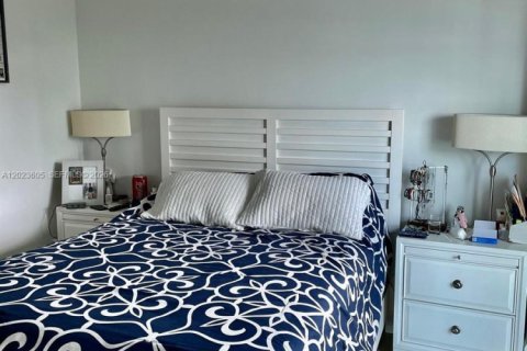 Condo in Miami, Florida, 1 bedroom  № 2168421 - photo 1