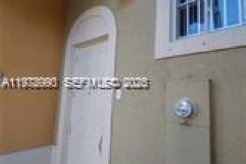 Снять в аренду таунхаус в Майами, Флорида 3 спальни, 164.99м2, № 2044630 - фото 30