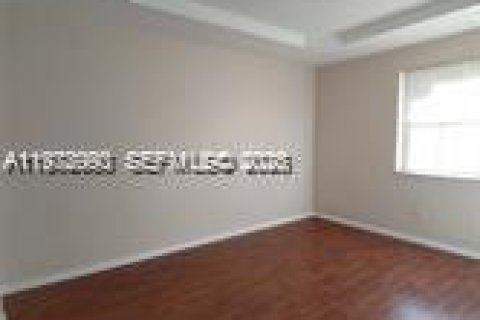 Снять в аренду таунхаус в Майами, Флорида 3 спальни, 164.99м2, № 2044630 - фото 26