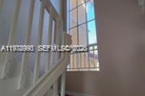 Снять в аренду таунхаус в Майами, Флорида 3 спальни, 164.99м2, № 2044630 - фото 15