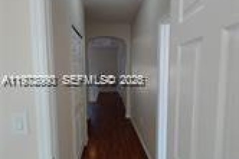 Снять в аренду таунхаус в Майами, Флорида 3 спальни, 164.99м2, № 2044630 - фото 20