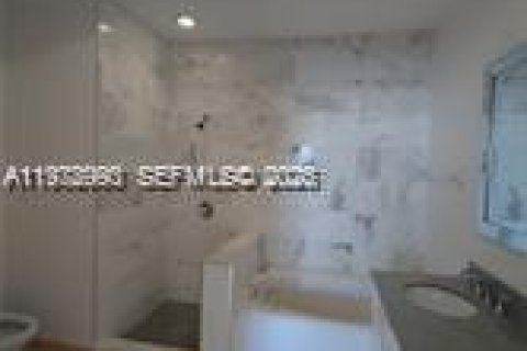 Снять в аренду таунхаус в Майами, Флорида 3 спальни, 164.99м2, № 2044630 - фото 21