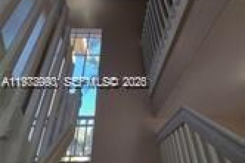 Снять в аренду таунхаус в Майами, Флорида 3 спальни, 164.99м2, № 2044630 - фото 16