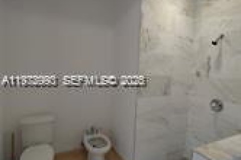 Снять в аренду таунхаус в Майами, Флорида 3 спальни, 164.99м2, № 2044630 - фото 23