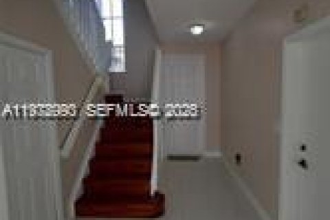 Снять в аренду таунхаус в Майами, Флорида 3 спальни, 164.99м2, № 2044630 - фото 10