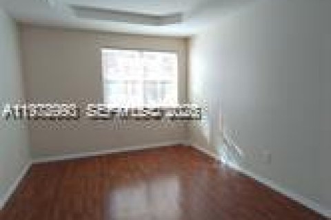 Снять в аренду таунхаус в Майами, Флорида 3 спальни, 164.99м2, № 2044630 - фото 25