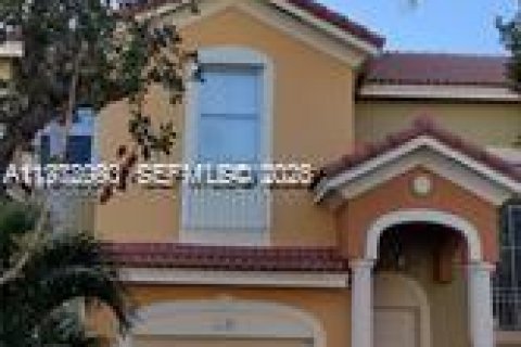 Снять в аренду таунхаус в Майами, Флорида 3 спальни, 164.99м2, № 2044630 - фото 29