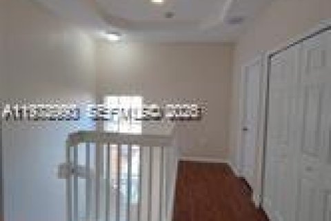 Снять в аренду таунхаус в Майами, Флорида 3 спальни, 164.99м2, № 2044630 - фото 19