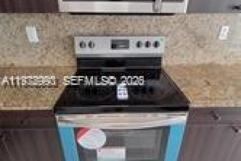 Снять в аренду таунхаус в Майами, Флорида 3 спальни, 164.99м2, № 2044630 - фото 7