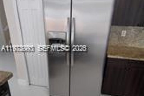 Снять в аренду таунхаус в Майами, Флорида 3 спальни, 164.99м2, № 2044630 - фото 8