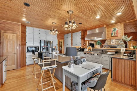 Купить виллу или дом в Юстис, Флорида 13 комнат, 303.88м2, № 2211334 - фото 16