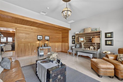 Купить виллу или дом в Юстис, Флорида 13 комнат, 303.88м2, № 2211334 - фото 22