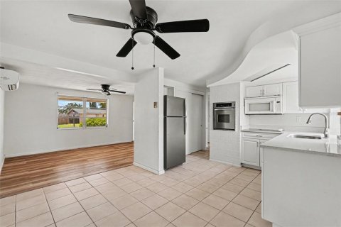 Villa ou maison à vendre à Holiday, Floride: 3 chambres, 91.04 m2 № 2308891 - photo 8