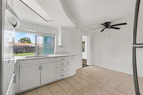Villa ou maison à vendre à Holiday, Floride: 3 chambres, 91.04 m2 № 2308891 - photo 9