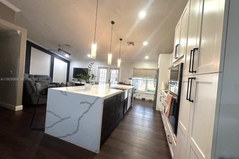 Villa ou maison à vendre à Pembroke Pines, Floride: 4 chambres, 191.56 m2 № 1989365 - photo 15