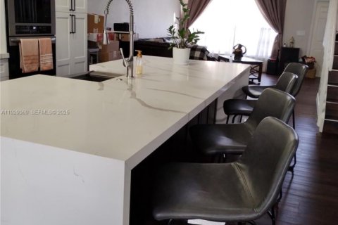 Villa ou maison à vendre à Pembroke Pines, Floride: 4 chambres, 191.56 m2 № 1989365 - photo 8