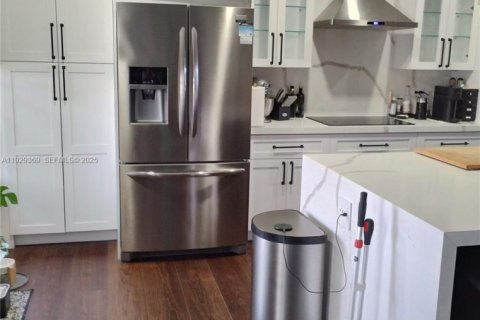 Villa ou maison à vendre à Pembroke Pines, Floride: 4 chambres, 191.56 m2 № 1989365 - photo 14