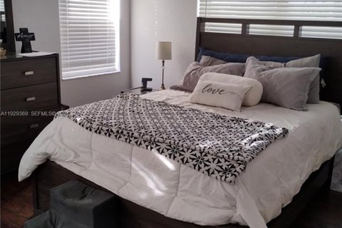 Villa ou maison à vendre à Pembroke Pines, Floride: 4 chambres, 191.56 m2 № 1989365 - photo 22