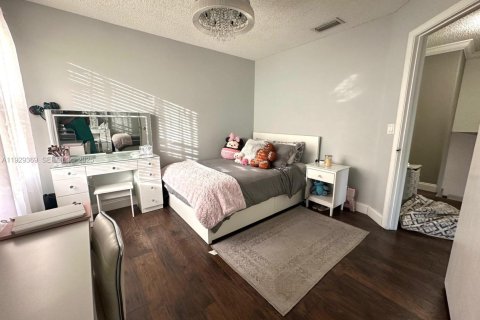 Villa ou maison à vendre à Pembroke Pines, Floride: 4 chambres, 191.56 m2 № 1989365 - photo 24