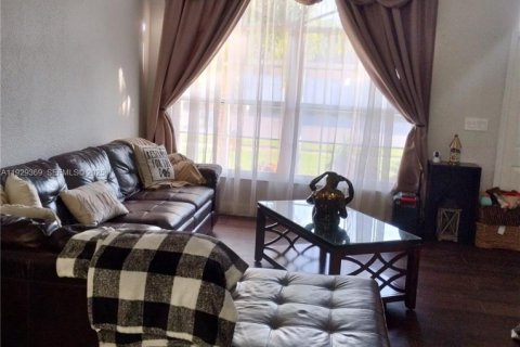 Villa ou maison à vendre à Pembroke Pines, Floride: 4 chambres, 191.56 m2 № 1989365 - photo 6