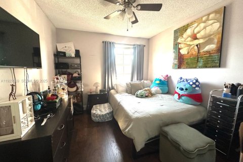 Villa ou maison à vendre à Pembroke Pines, Floride: 4 chambres, 191.56 m2 № 1989365 - photo 27