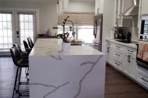 Villa ou maison à vendre à Pembroke Pines, Floride: 4 chambres, 191.56 m2 № 1989365 - photo 13