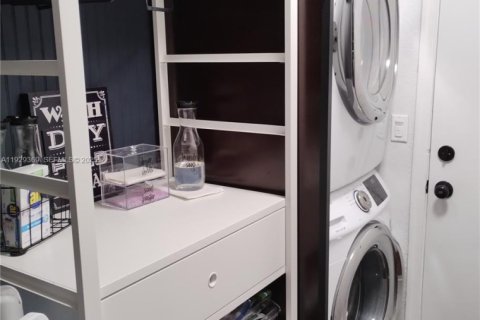 Villa ou maison à vendre à Pembroke Pines, Floride: 4 chambres, 191.56 m2 № 1989365 - photo 30