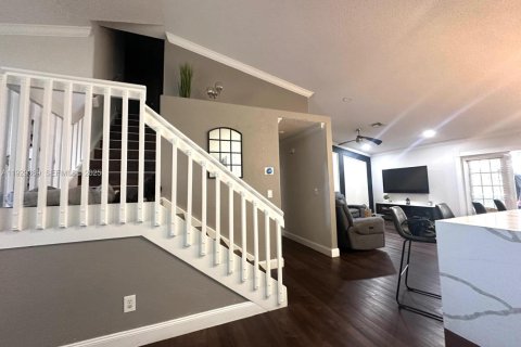 Villa ou maison à vendre à Pembroke Pines, Floride: 4 chambres, 191.56 m2 № 1989365 - photo 4