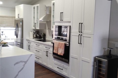 Villa ou maison à vendre à Pembroke Pines, Floride: 4 chambres, 191.56 m2 № 1989365 - photo 12