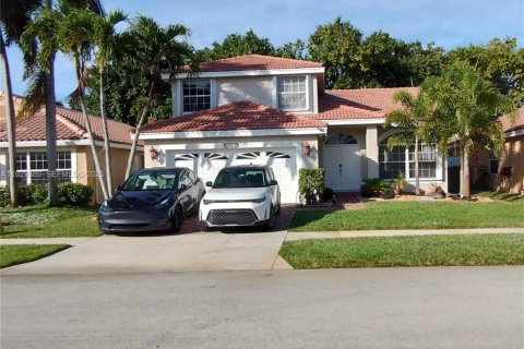 Villa ou maison à vendre à Pembroke Pines, Floride: 4 chambres, 191.56 m2 № 1989365 - photo 1
