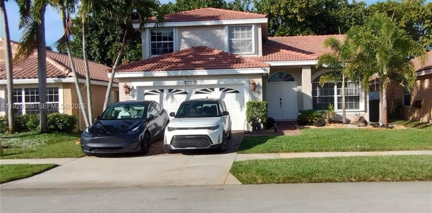 Villa ou maison à Pembroke Pines, Floride 4 chambres, 191.56 m2 № 1989365