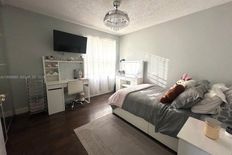 Villa ou maison à vendre à Pembroke Pines, Floride: 4 chambres, 191.56 m2 № 1989365 - photo 25