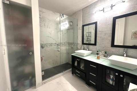 Villa ou maison à vendre à Pembroke Pines, Floride: 4 chambres, 191.56 m2 № 1989365 - photo 17