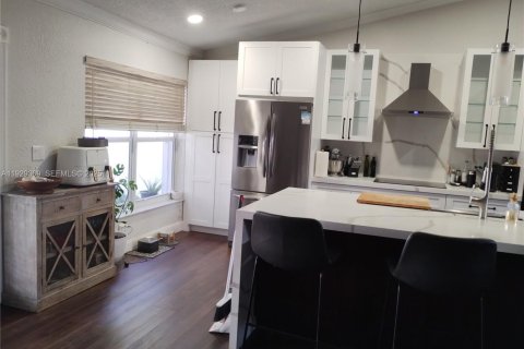 Villa ou maison à vendre à Pembroke Pines, Floride: 4 chambres, 191.56 m2 № 1989365 - photo 11