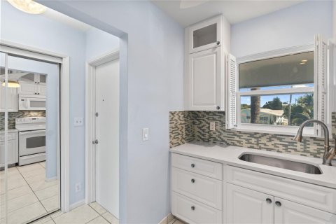Condominio en venta en Pompano Beach, Florida, 2 dormitorios, 92.16 m2 № 2081865 - foto 10