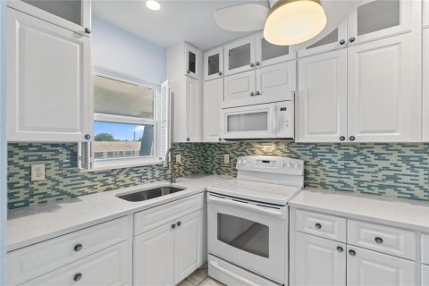 Condominio en venta en Pompano Beach, Florida, 2 dormitorios, 92.16 m2 № 2081865 - foto 9