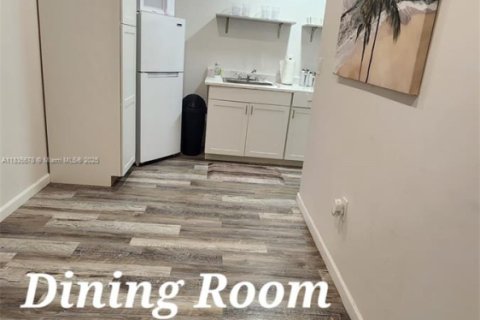 Immobilier commercial à louer à Port St. Lucie, Floride: 1 chambre, 115.2 m2 № 1818572 - photo 2