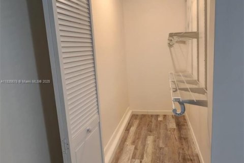 Immobilier commercial à louer à Port St. Lucie, Floride: 1 chambre, 115.2 m2 № 1818572 - photo 6