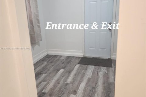 Immobilier commercial à louer à Port St. Lucie, Floride: 1 chambre, 115.2 m2 № 1818572 - photo 8