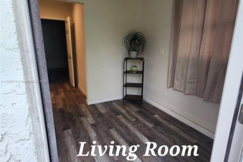 Immobilier commercial à louer à Port St. Lucie, Floride: 1 chambre, 115.2 m2 № 1818572 - photo 3